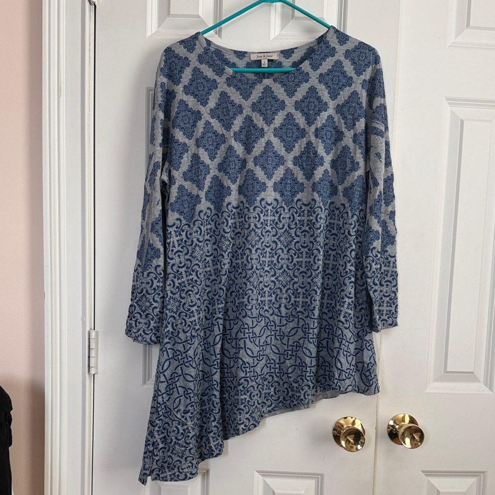 Jess & Jane Crepe Mesh Tunic Top geometric pattern, 3/4 sleeves Size Large